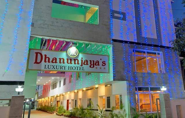 Dhanunjayas Luxury Hotel Hosūr Exterior foto